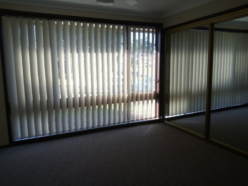 1 Brolga Glen, St Clair NSW 2759