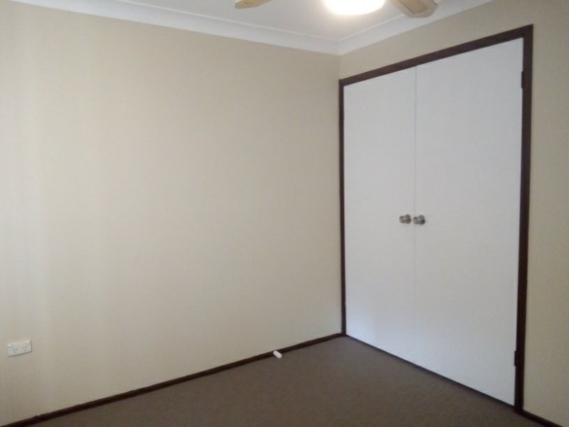 1 Brolga Glen, St Clair NSW 2759