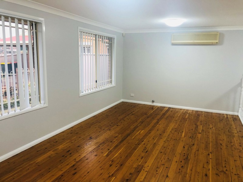 1 Gemstone Way, Oakhurst NSW 2761