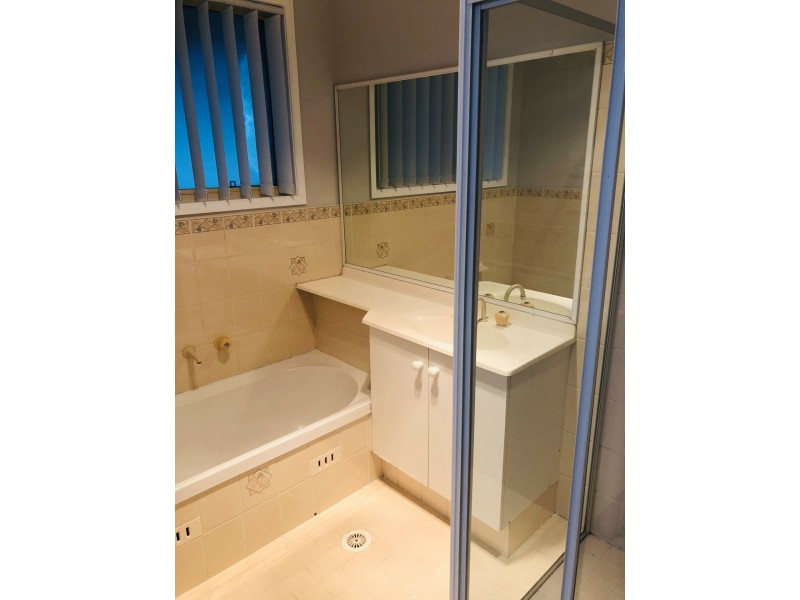 1 Gemstone Way, Oakhurst NSW 2761