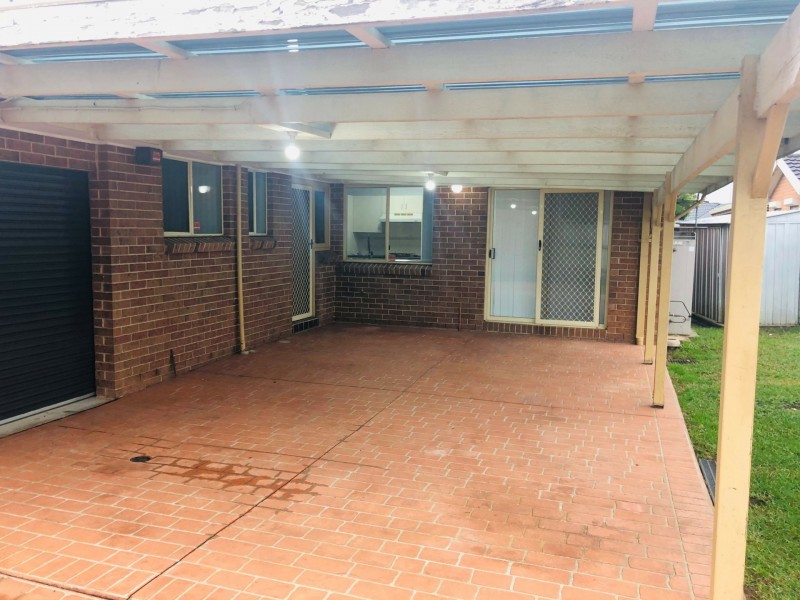 1 Gemstone Way, Oakhurst NSW 2761