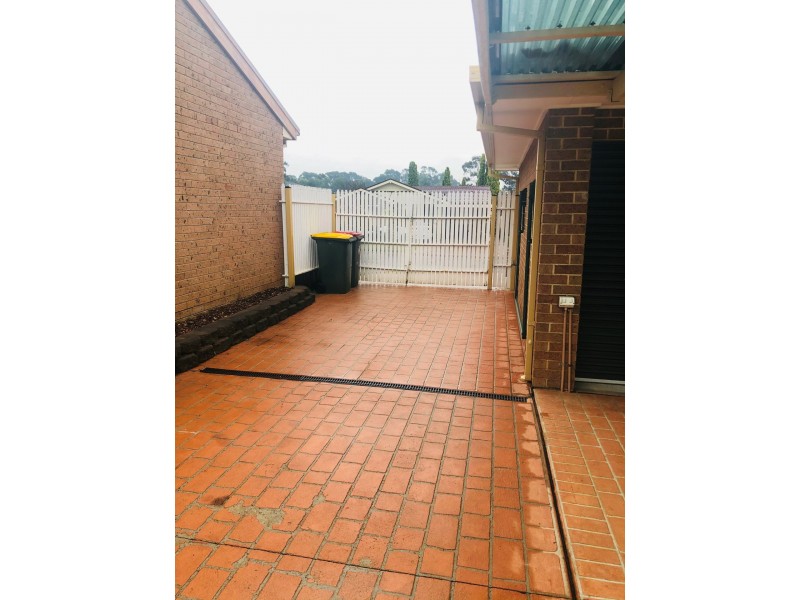 1 Gemstone Way, Oakhurst NSW 2761