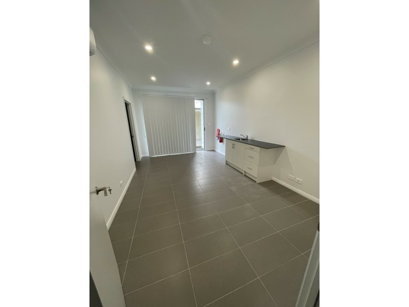 1/41 John Batman Ave, Werrington County NSW 2747