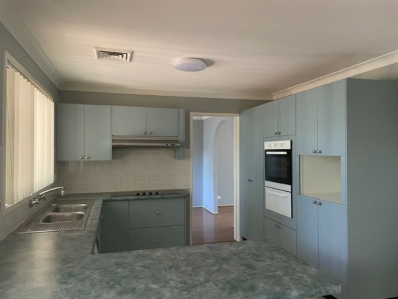 27 Seaton Crescent, Cranebrook NSW 2749