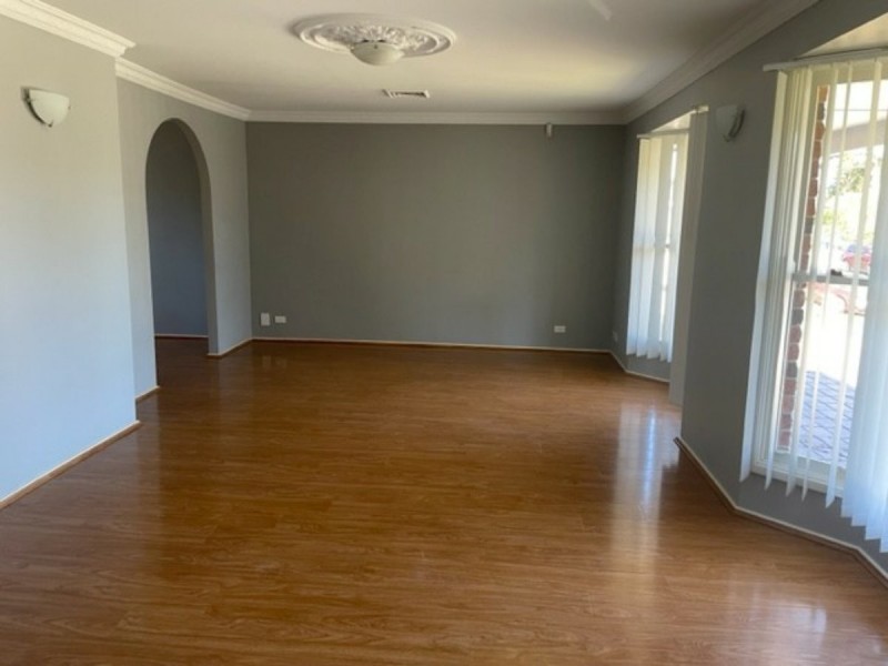 27 Seaton Crescent, Cranebrook NSW 2749