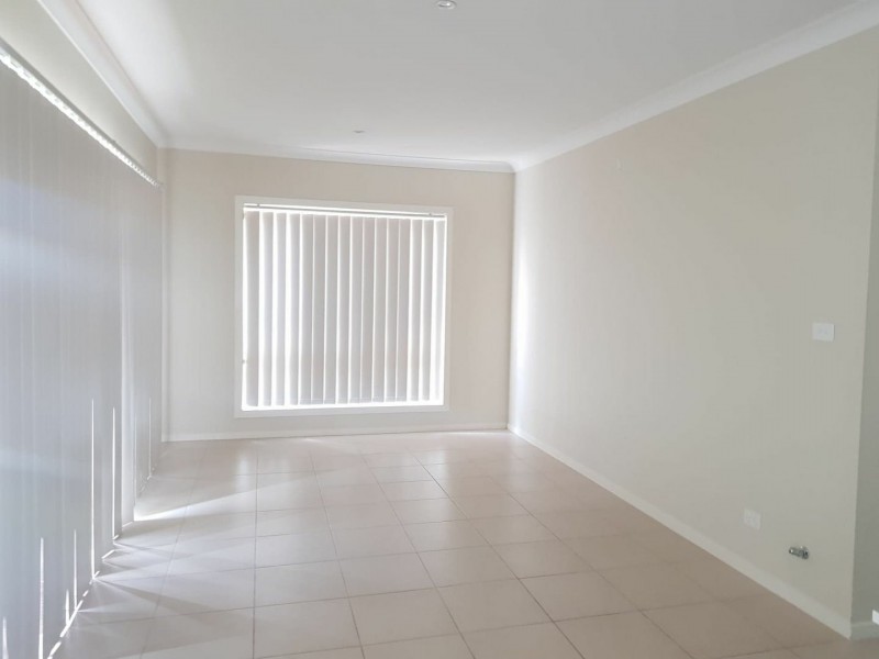 15 Scarborough Rise, Jordan Springs NSW 2747