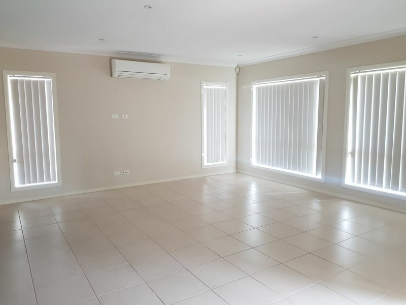 15 Scarborough Rise, Jordan Springs NSW 2747