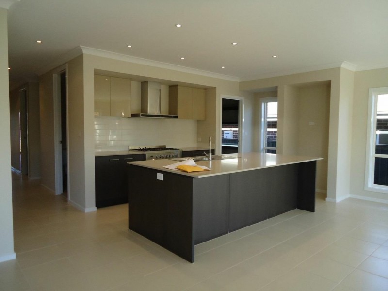 15 Scarborough Rise, Jordan Springs NSW 2747