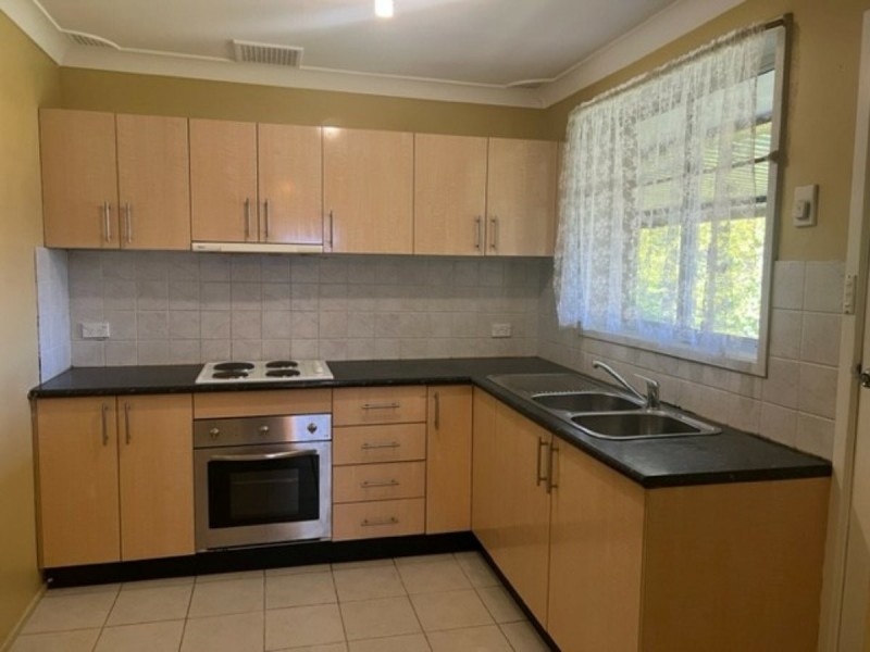 4 St Clair Avenue, St Clair NSW 2759