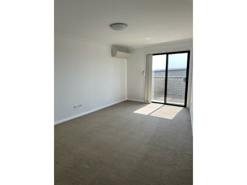 33/1 Glenmore Parkway Drive, Glenmore Park NSW 2745