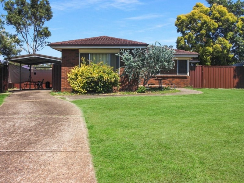 10 Peter Pan Glen, St Clair NSW 2759