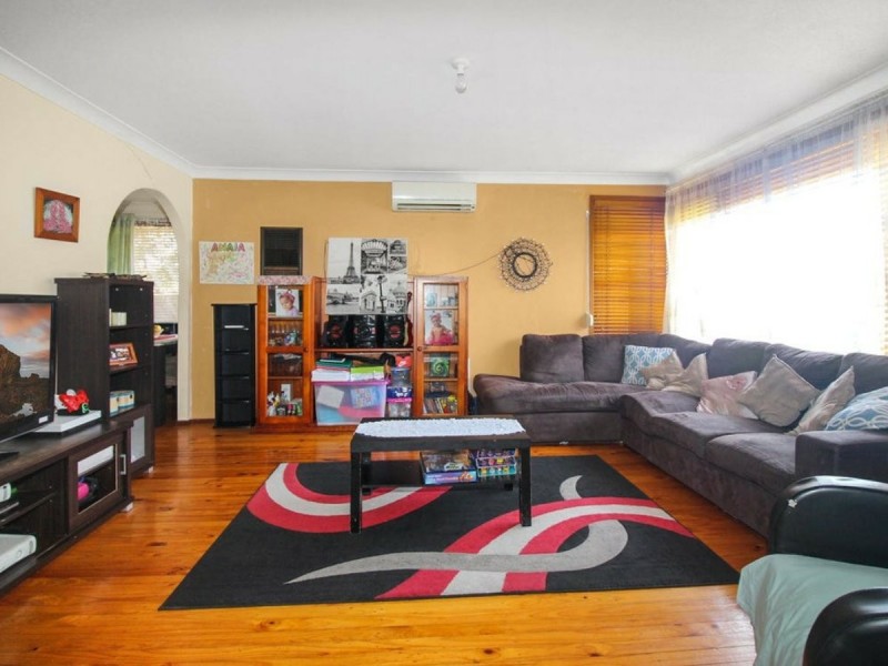 10 Peter Pan Glen, St Clair NSW 2759