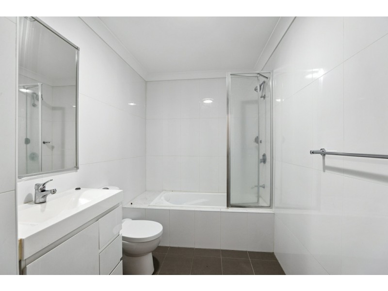 5/1 Glenmore Ridge Drive, Glenmore Park NSW 2745