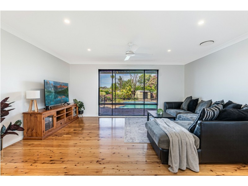 12 Ovens Drive, Werrington County NSW 2747