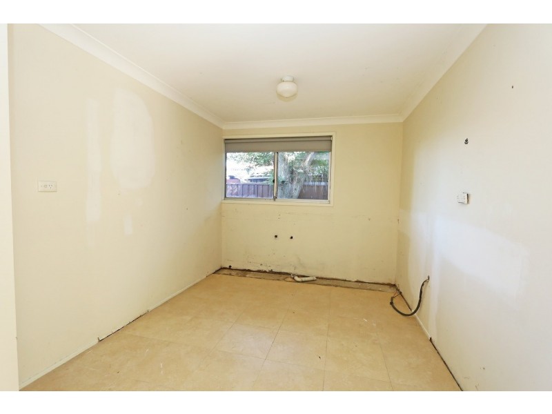 39 Solander Drive, St Clair NSW 2759