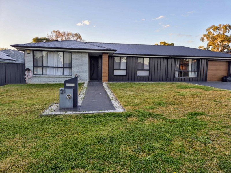 21 Titania Plce, Cranebrook NSW 2749