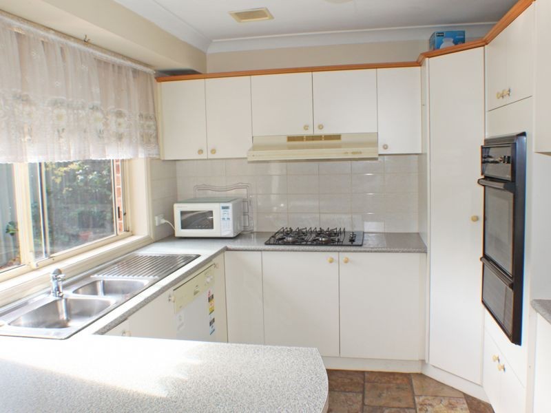 2/61 Retreat Drive, Penrith NSW 2750