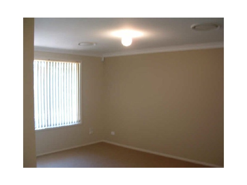 6 Oriole Street, Glenmore Park NSW 2745