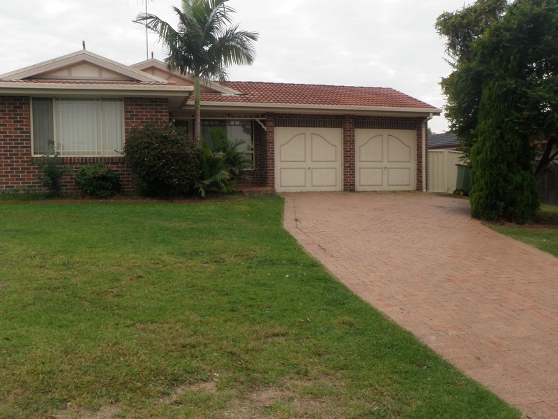 19 The Lakes Drives, Glenmore Park NSW 2745