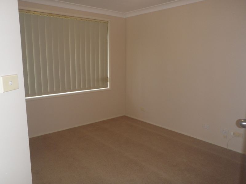 19 The Lakes Drives, Glenmore Park NSW 2745