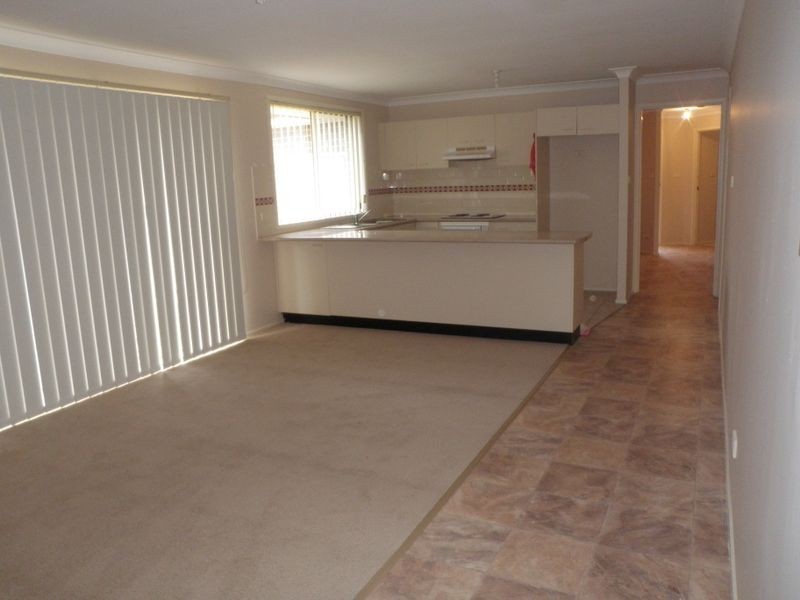 19 The Lakes Drives, Glenmore Park NSW 2745