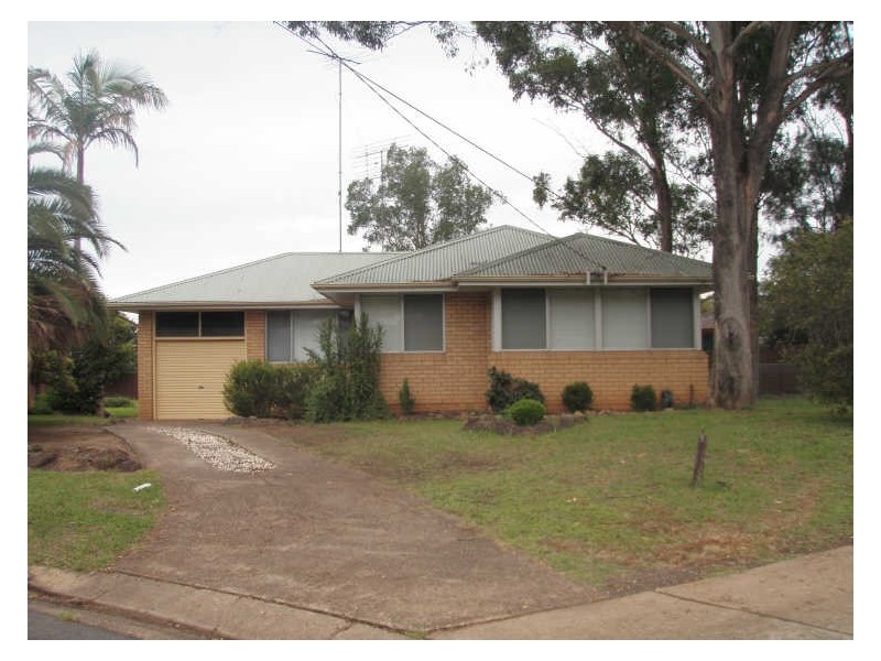 4 Perrit Place, South Penrith NSW 2750