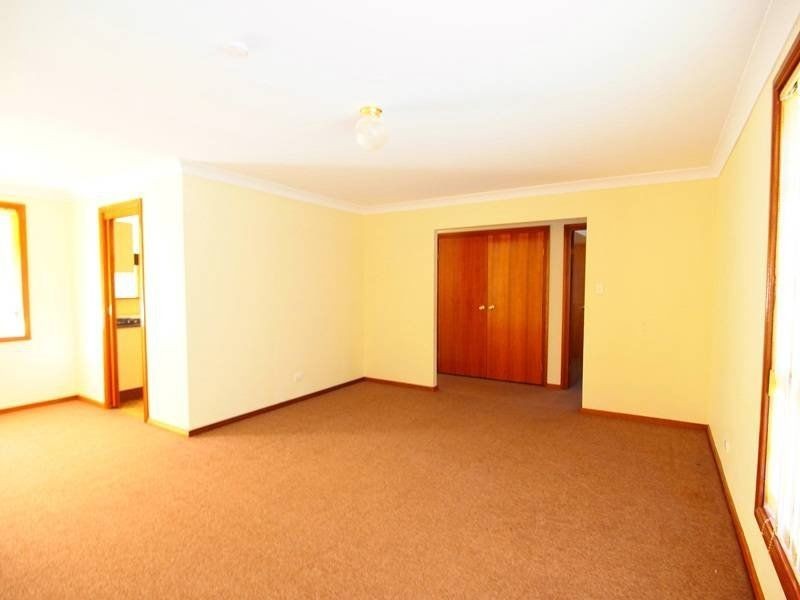 7 Camellia Ave, Glenmore Park NSW 2745