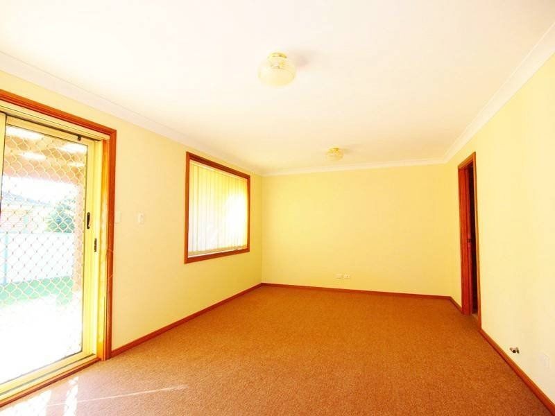 7 Camellia Ave, Glenmore Park NSW 2745