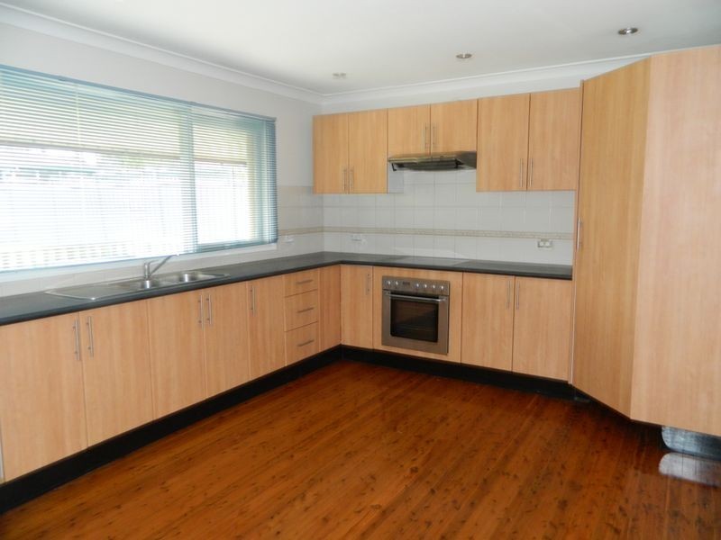 13 Grassmere Drive, South Penrith NSW 2750