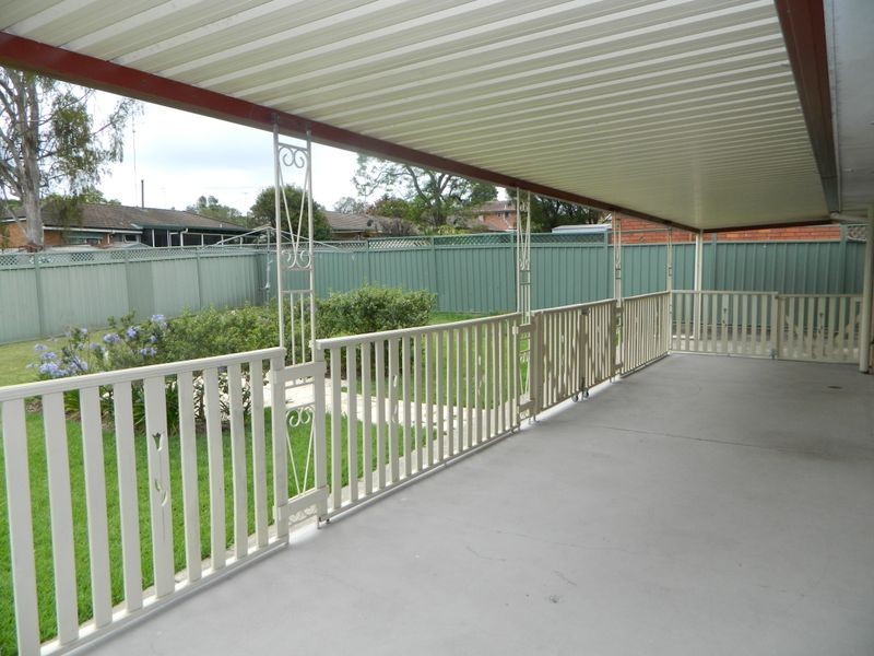 13 Grassmere Drive, South Penrith NSW 2750