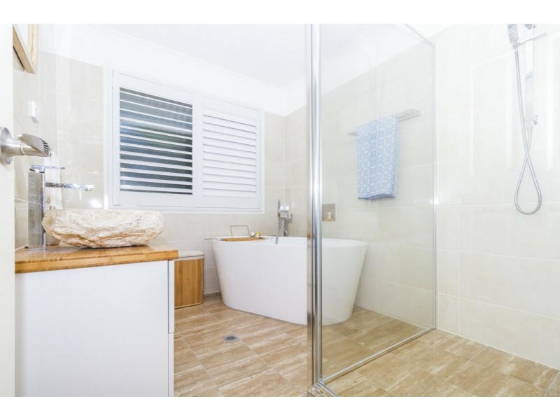 14 Emily Crescent, Macleay Island QLD 4184