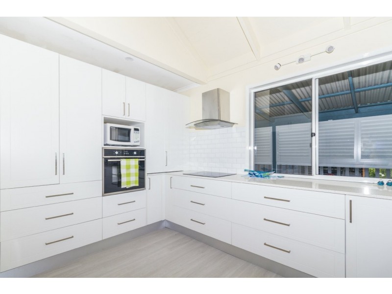 14 Emily Crescent, Macleay Island QLD 4184