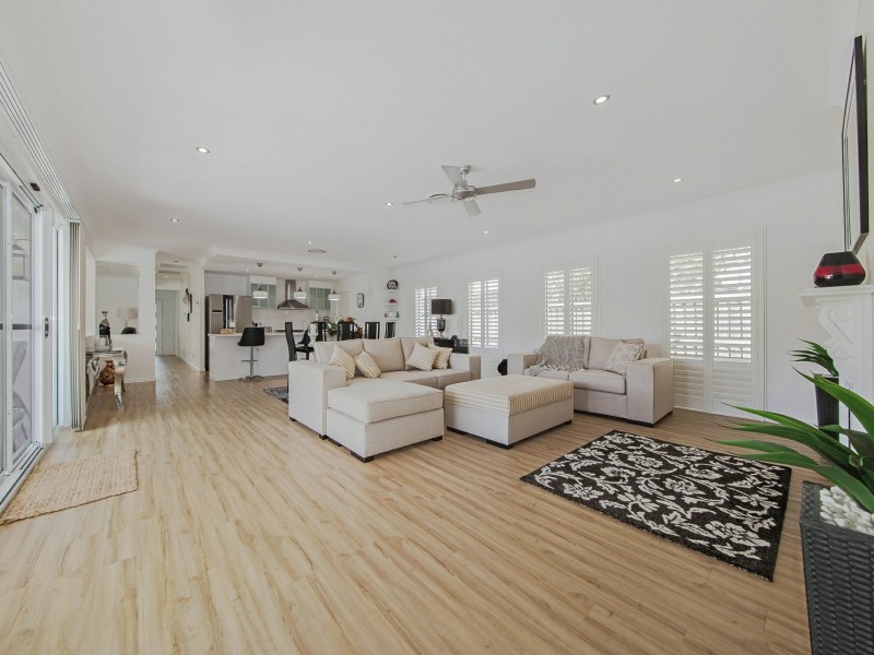 6 Acer Place, Redland Bay QLD 4165