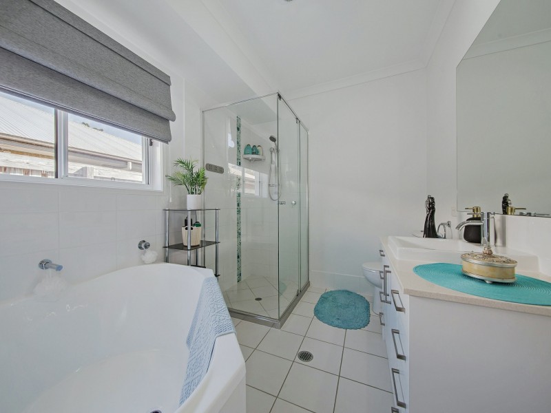 6 Acer Place, Redland Bay QLD 4165