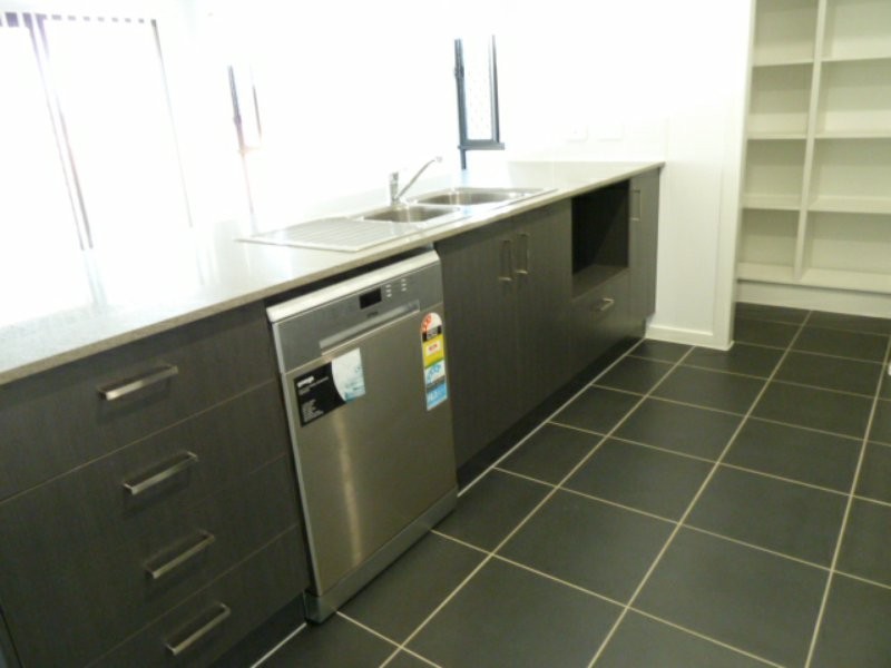 4 Treeline Place, Redland Bay QLD 4165