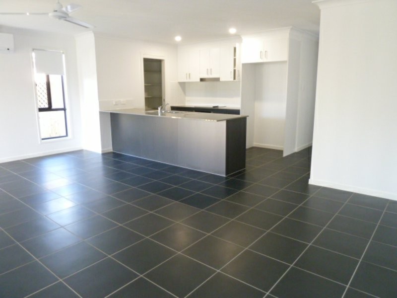 4 Treeline Place, Redland Bay QLD 4165