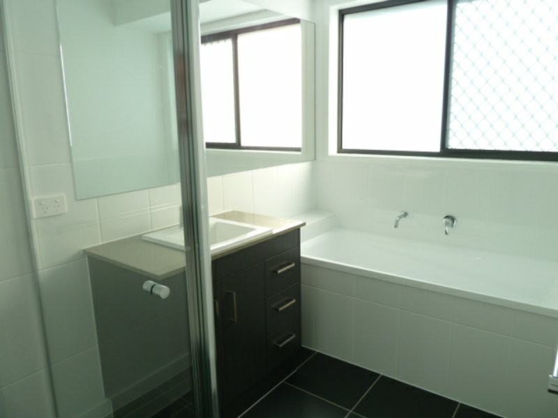 4 Treeline Place, Redland Bay QLD 4165