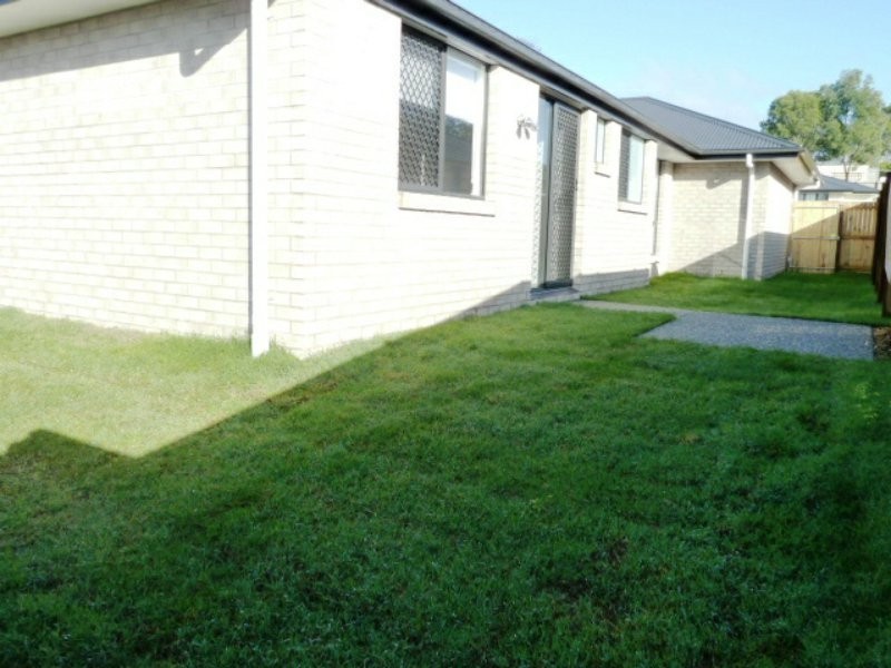 4 Treeline Place, Redland Bay QLD 4165