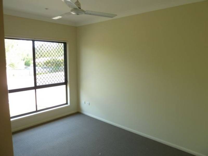 33 Emperor Drive, Redland Bay QLD 4165