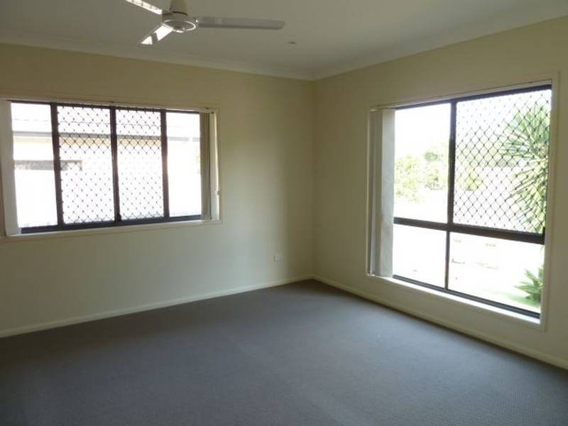 33 Emperor Drive, Redland Bay QLD 4165