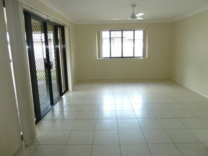 33 Emperor Drive, Redland Bay QLD 4165