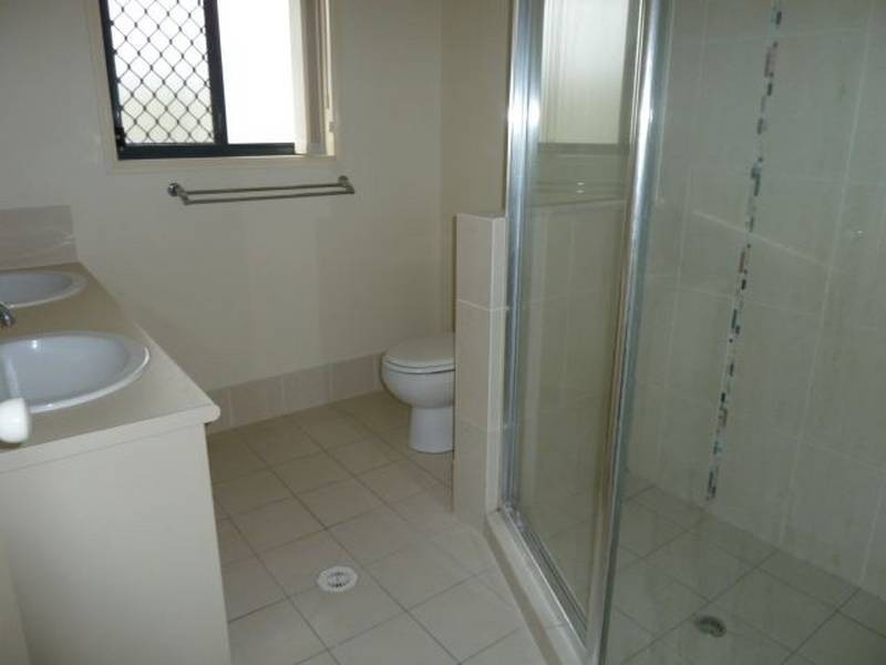 33 Emperor Drive, Redland Bay QLD 4165