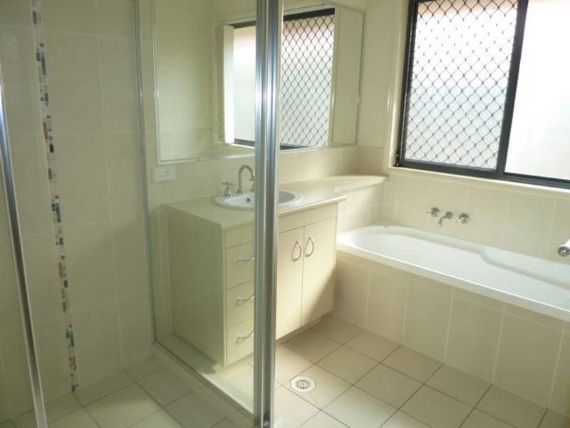 33 Emperor Drive, Redland Bay QLD 4165