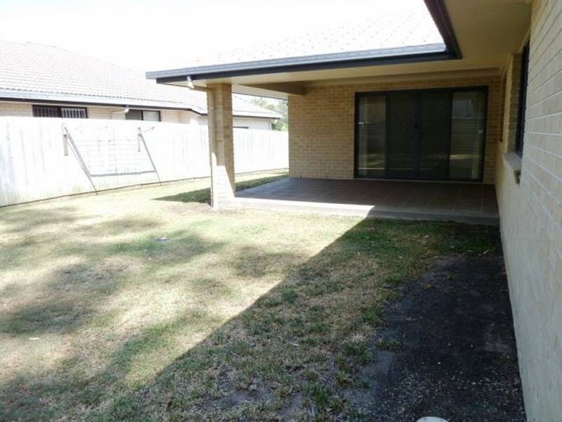 33 Emperor Drive, Redland Bay QLD 4165