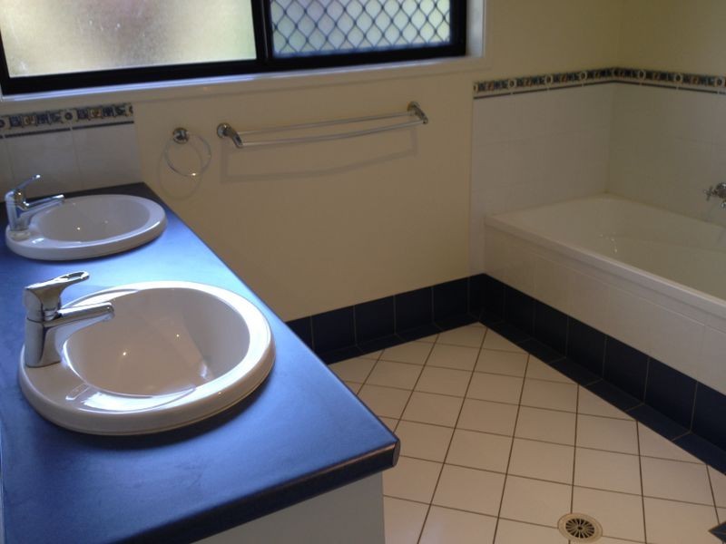 11 BRAEMAR COURT, Redland Bay QLD 4165