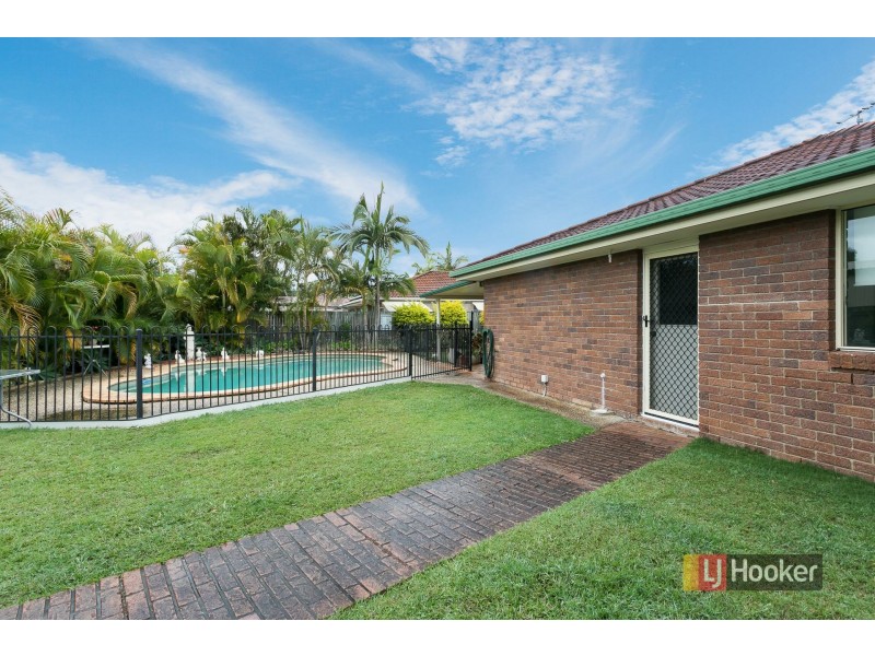 3 Golf Court, Redland Bay QLD 4165