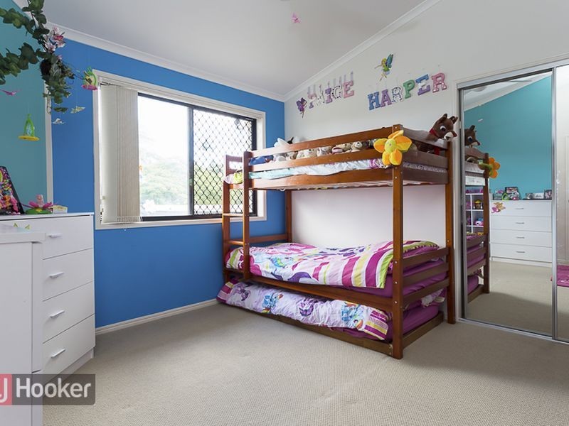8 TORQUAY ROAD, Redland Bay QLD 4165