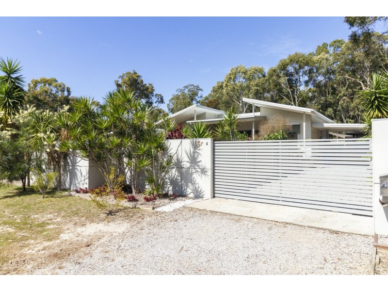 4 Dalpura Street, Macleay Island QLD 4184