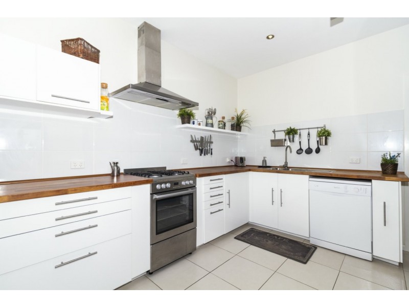 4 Dalpura Street, Macleay Island QLD 4184