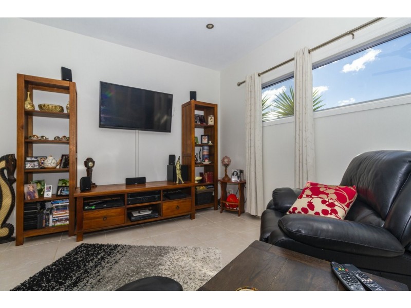 4 Dalpura Street, Macleay Island QLD 4184